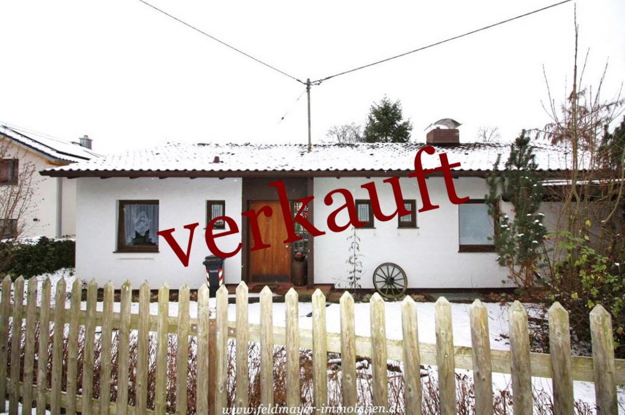 Neusäß: *Reserviert* Romantischer Bungalow mit großem Grundstück in ruhiger Süd-Lage! Renovierungsbedürftig! 