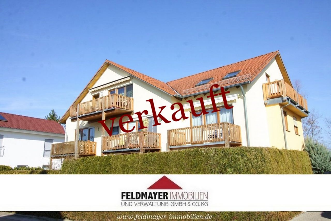 Langweid am Lech: Helle, gepflegte 2 ZKB mit sonnigem Balkon, EBK, Stellplatz! 