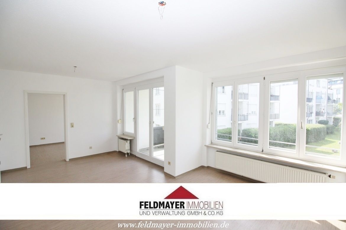 Augsburg: Verkauft! Sonnige gut geschnittene 2 ZKB mit großer Loggia und TG-Stellplatz! 