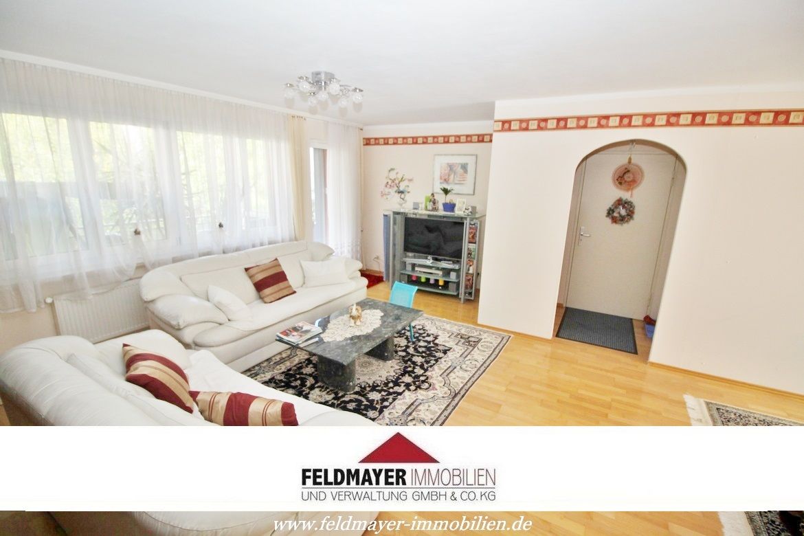 Augsburg: Gepflegte 5 Zimmer Wohnung mit großem Balkon und TG Stellplatz in Pfersee 