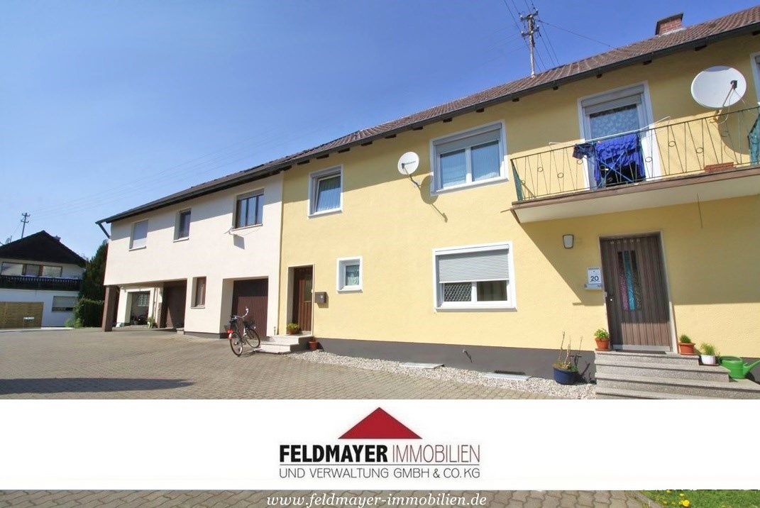 Adelsried: Verkauft!  Eigenbezug + Kapitalanlage! Gepflegtes Mehrfamilienhaus im idyllischen Ort Adelsried  
