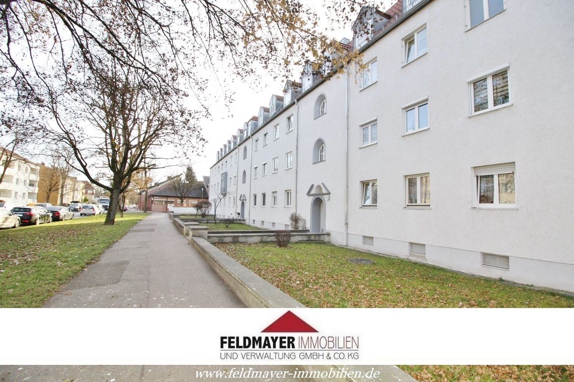 Augsburg: Verkauft! Charmante, helle 2,5 Zimmer DG-Wohnung mit Balkon und EBK! 