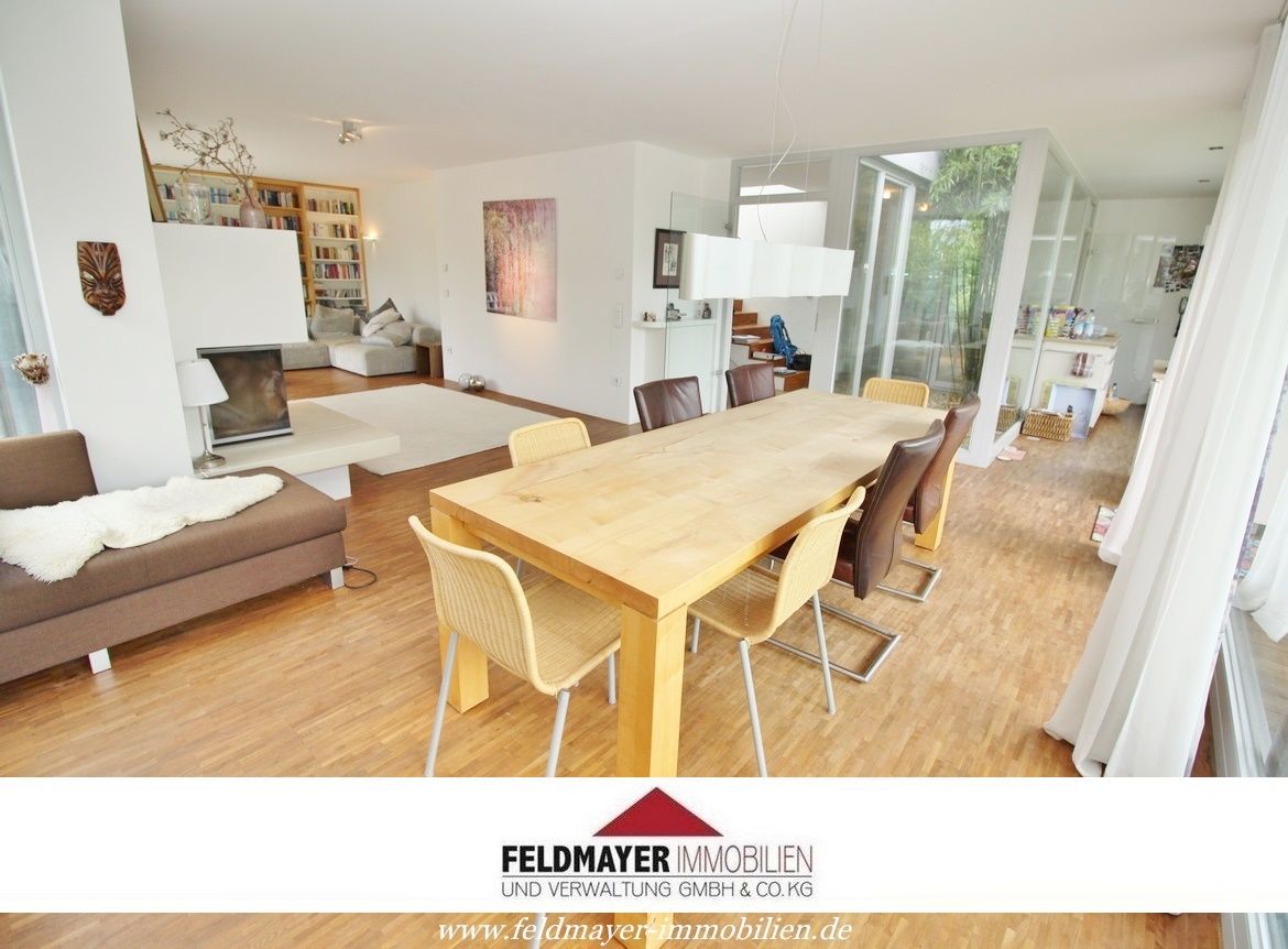 Diedorf: Modernes, freistehendes Architektenhaus - Sonnige Hanglage! 