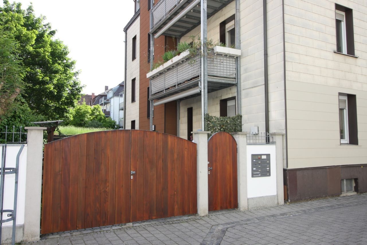 Augsburg: Reserviert! Optimale Kapitalanlage! Mehrfamilienhaus mit großem Grundstück in verkehrsberuhigter Wohnlage 