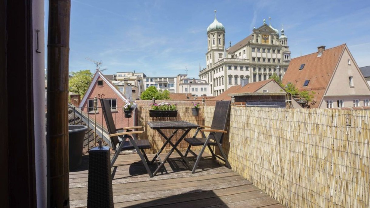 Augsburg: Vermietet! Altbau-Loft mit Dachterasse und Blick auf das Rathaus - direkt in der Altstadt! 