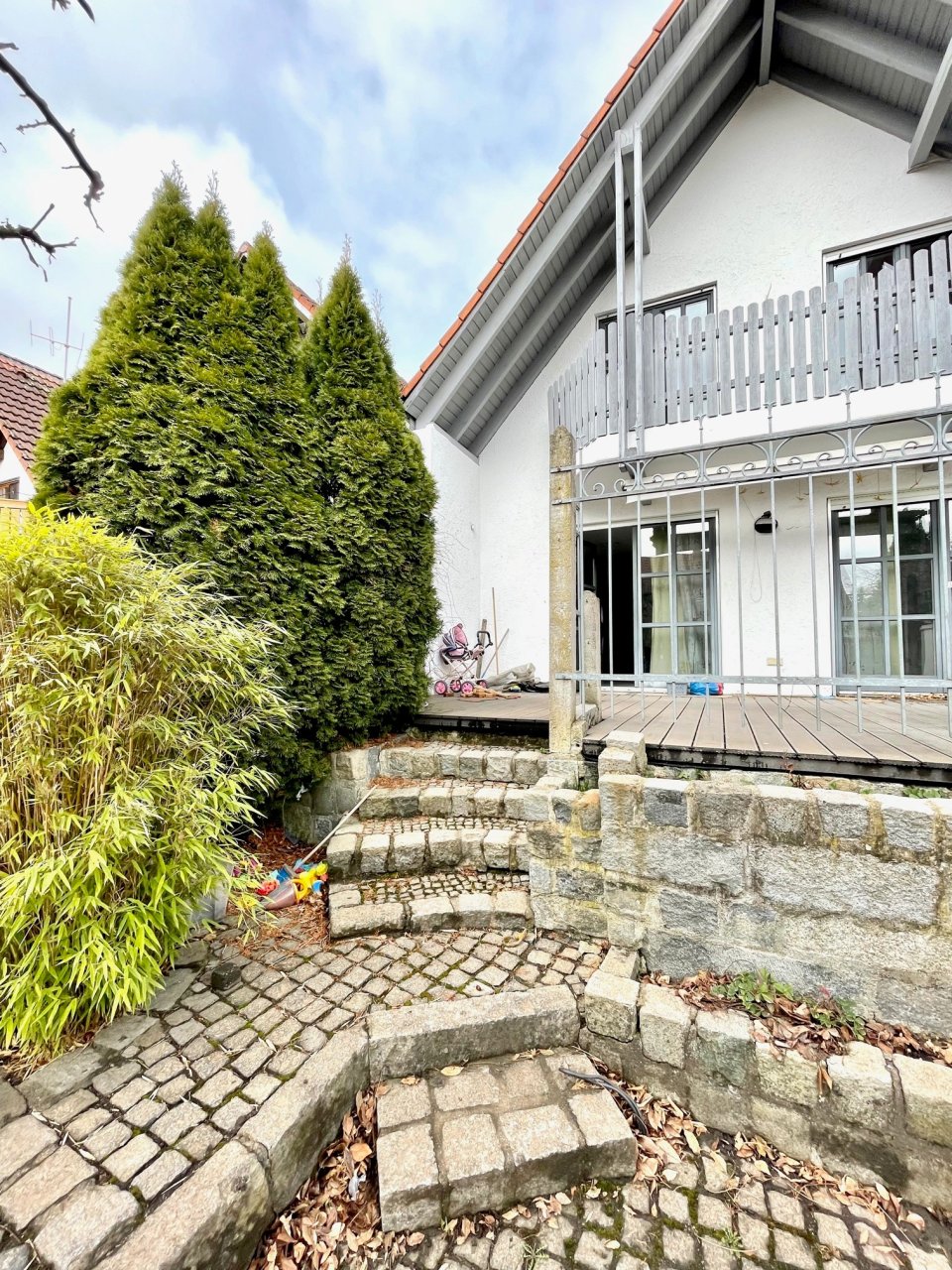 Mühlhausen: Haus Vermietung, Romantisches Haus, sonnige Terrasse, gute Anbindung an die A8! 