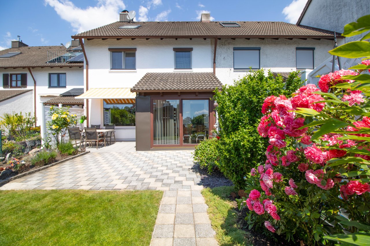 Mering: Umfangreich saniertes RMH mit tollem Grundriss und sämtlichen Extras 