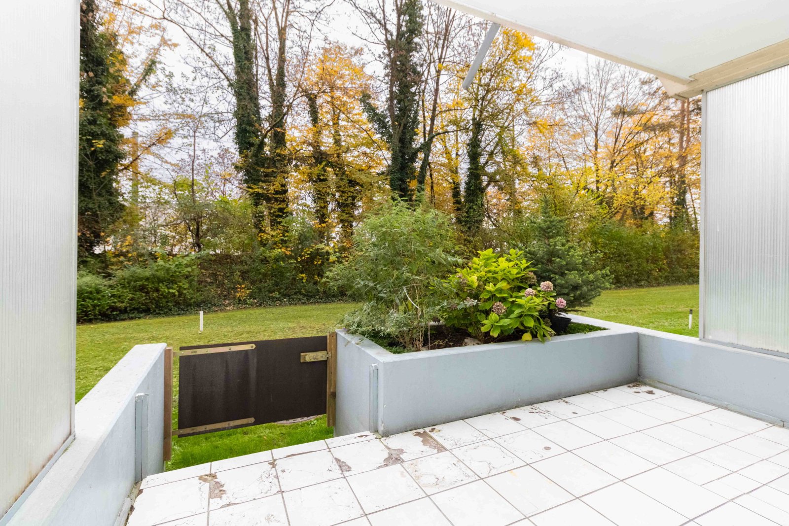 Augsburg: Nette Terrassenwohnung mit Blick ins Grüne mit optimaler Raumaufteilung! 