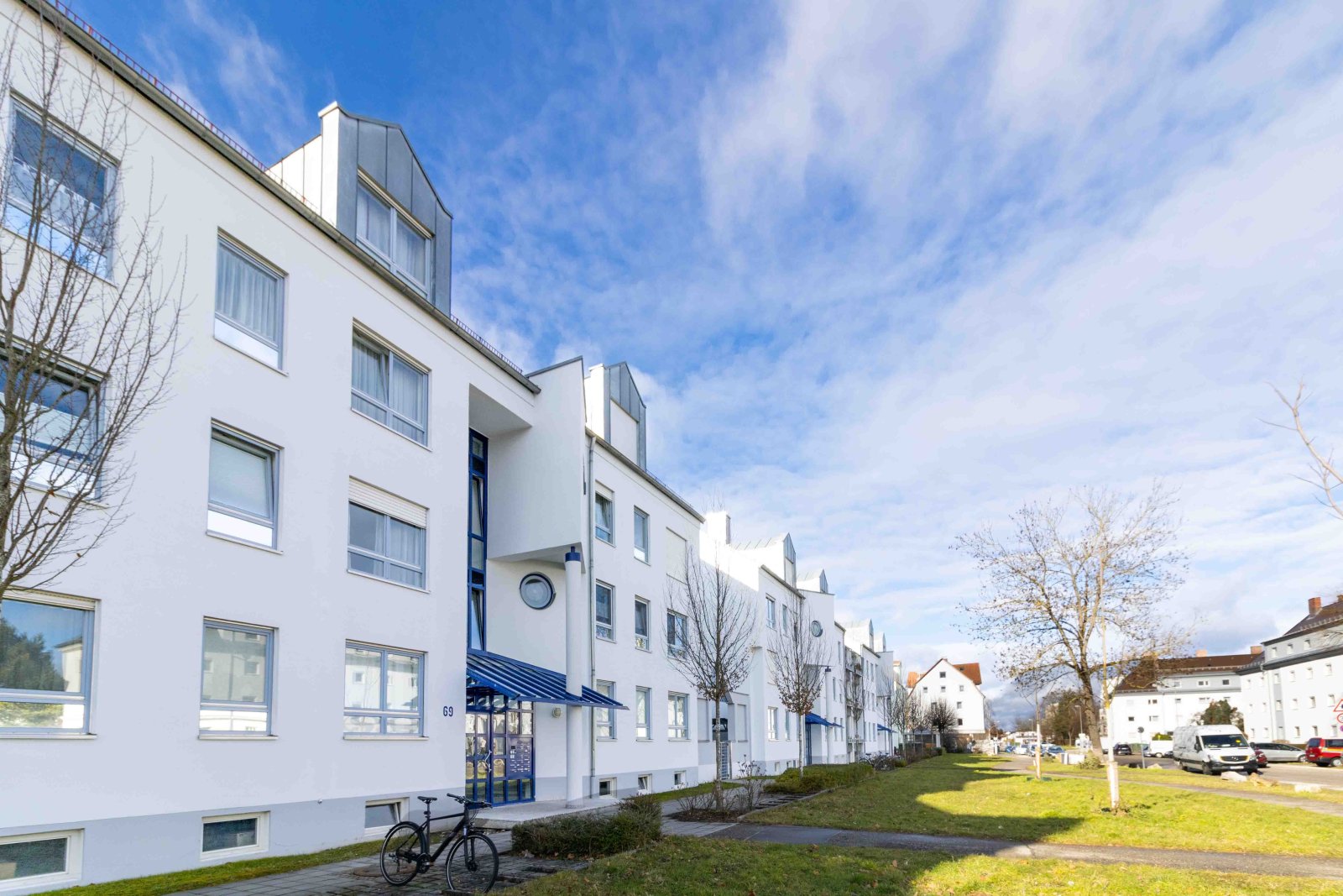 Augsburg: Helle 1,5 ZKB mit großem sonnigen Balkon und Blick ins Grüne - Unvermietet! 