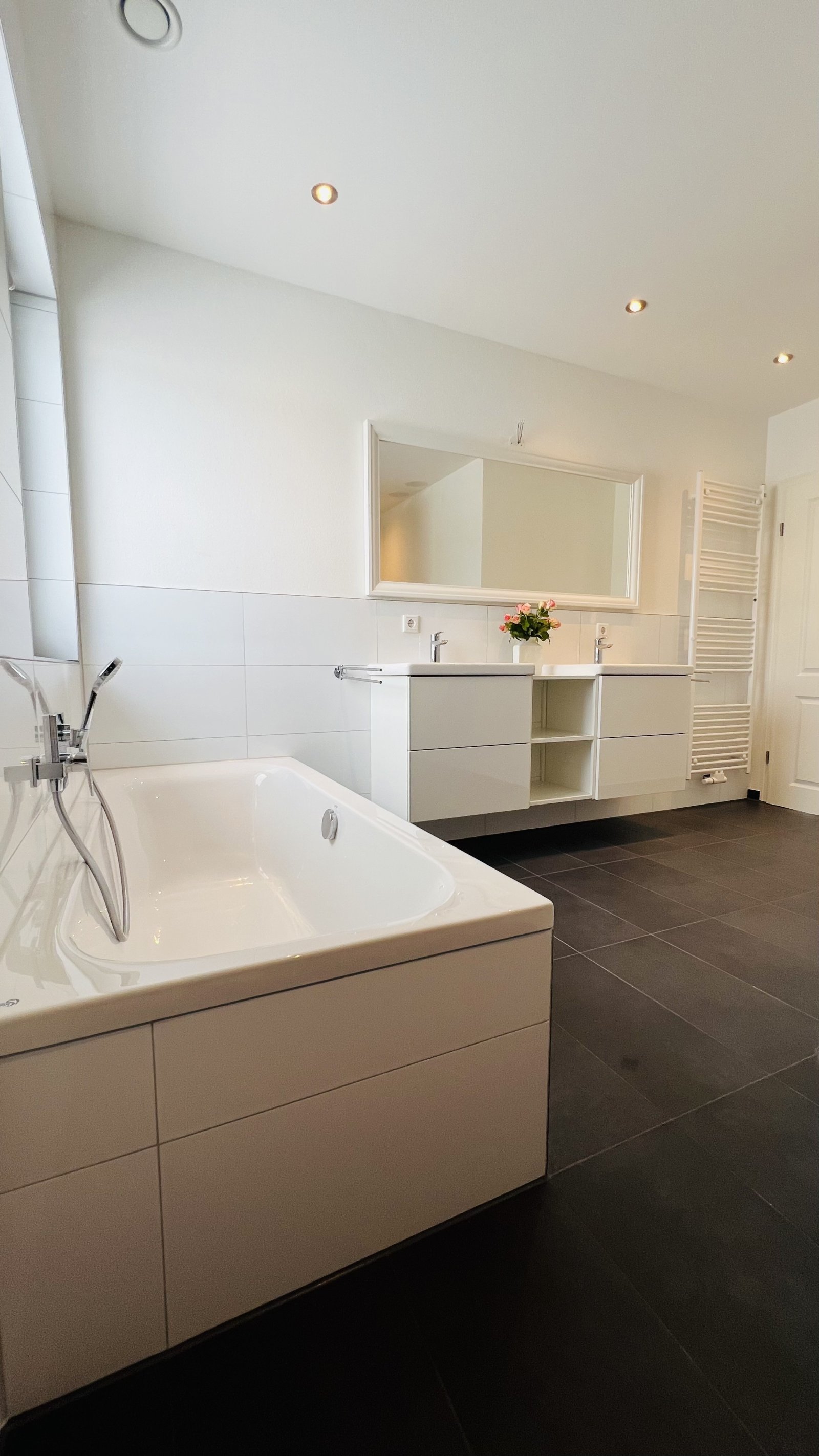 Teilmöbliertes Haus Neubau 2024, 5 Zimmer, EBK nahe Augsburg, Neusäß, Gersthofen