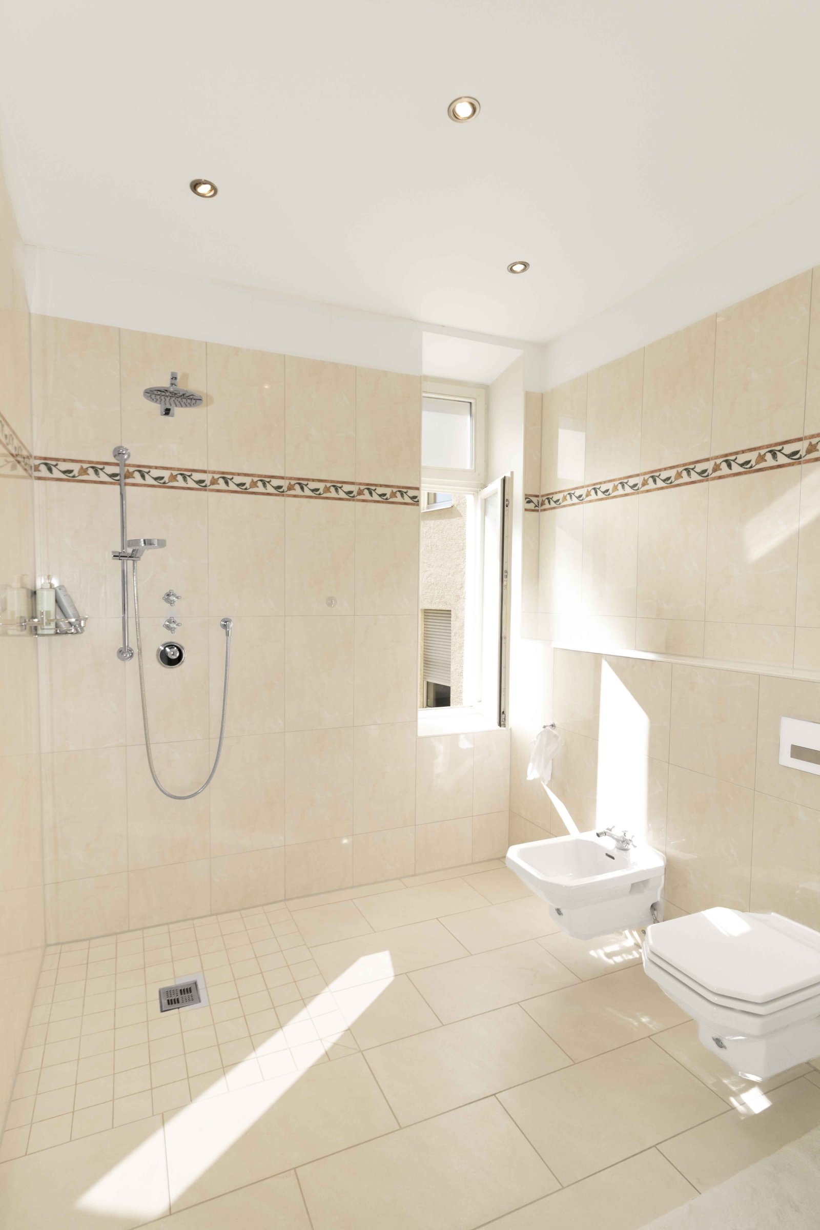 Wohnen auf höchstem Niveau: Exklusive Altbauwohnung in bester Innenstadtlage