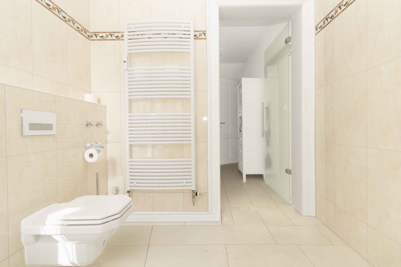 Wohnen auf höchstem Niveau: Exklusive Altbauwohnung in bester Innenstadtlage