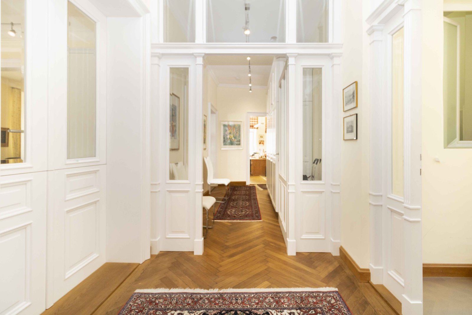 Wohnen auf höchstem Niveau: Exklusive Altbauwohnung in bester Innenstadtlage