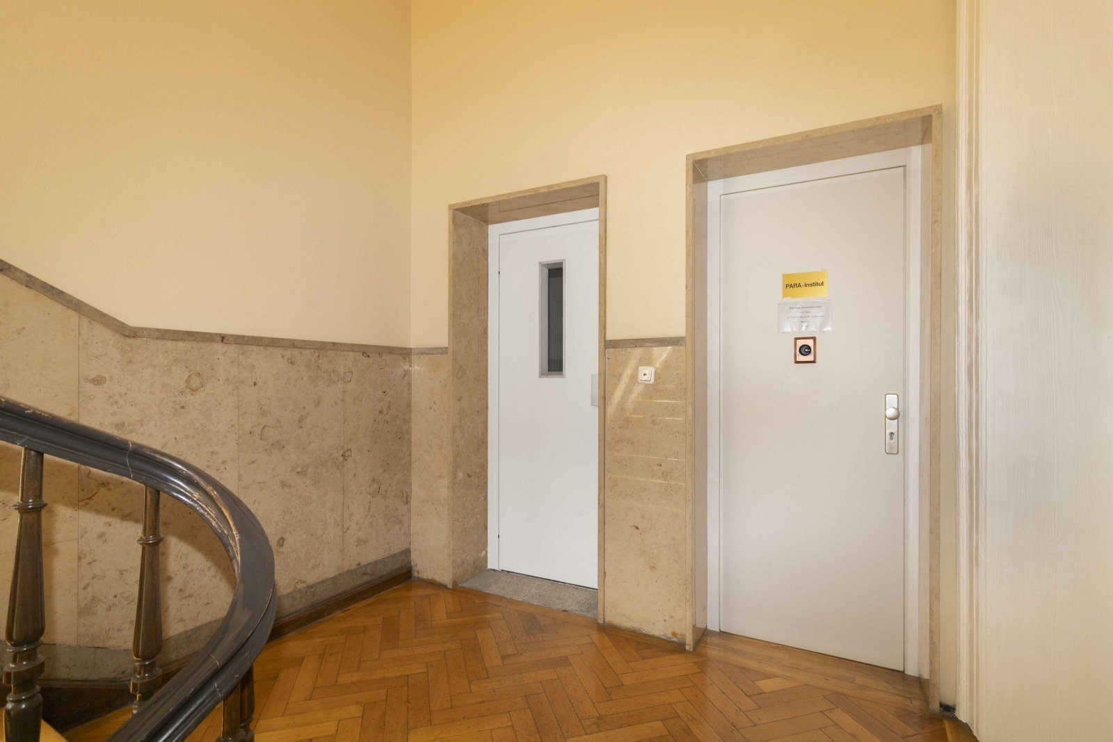 Wohnen auf höchstem Niveau: Exklusive Altbauwohnung in bester Innenstadtlage