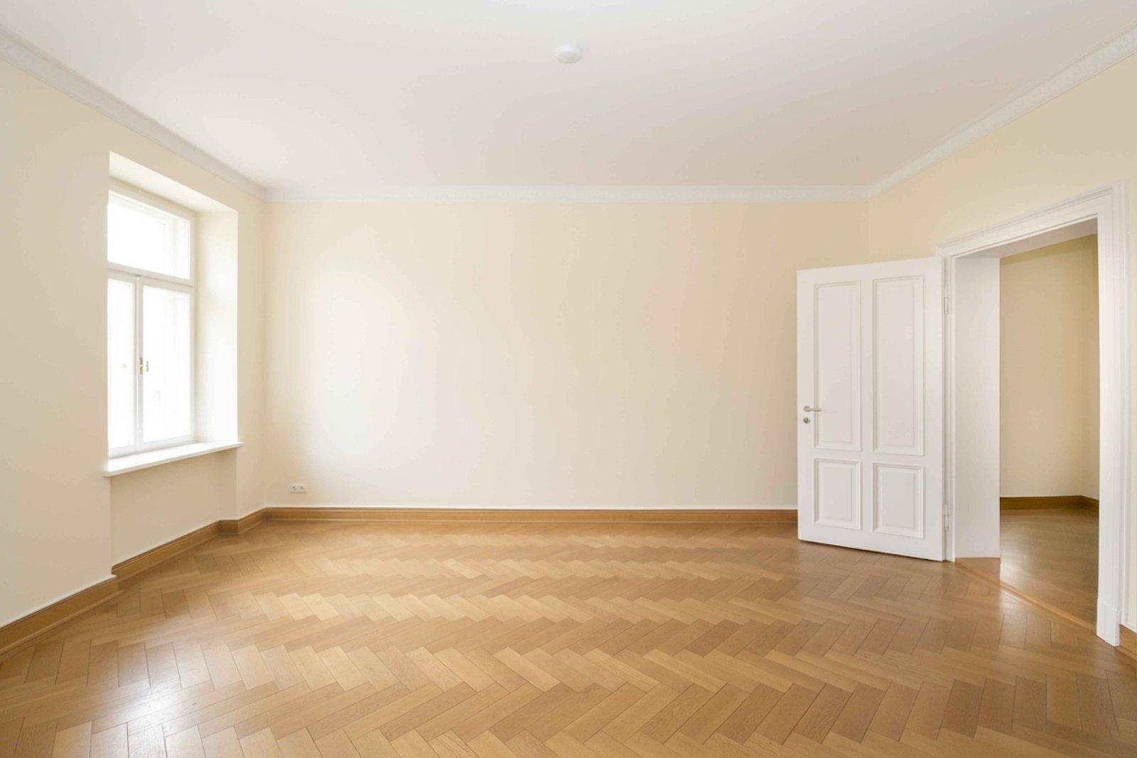 Wohnen auf höchstem Niveau: Exklusive Altbauwohnung in bester Innenstadtlage