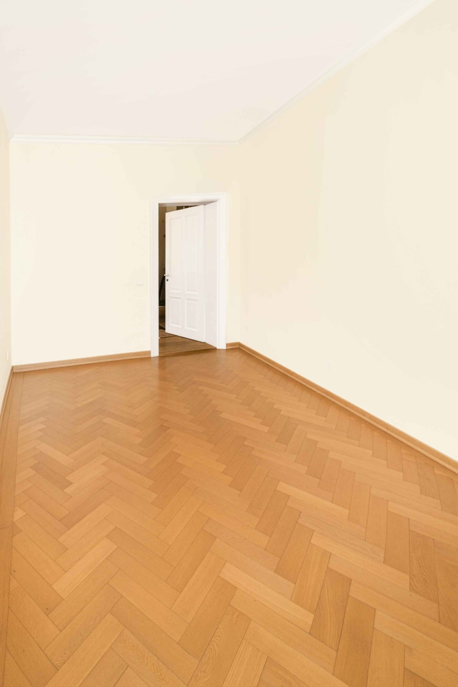 Wohnen auf höchstem Niveau: Exklusive Altbauwohnung in bester Innenstadtlage