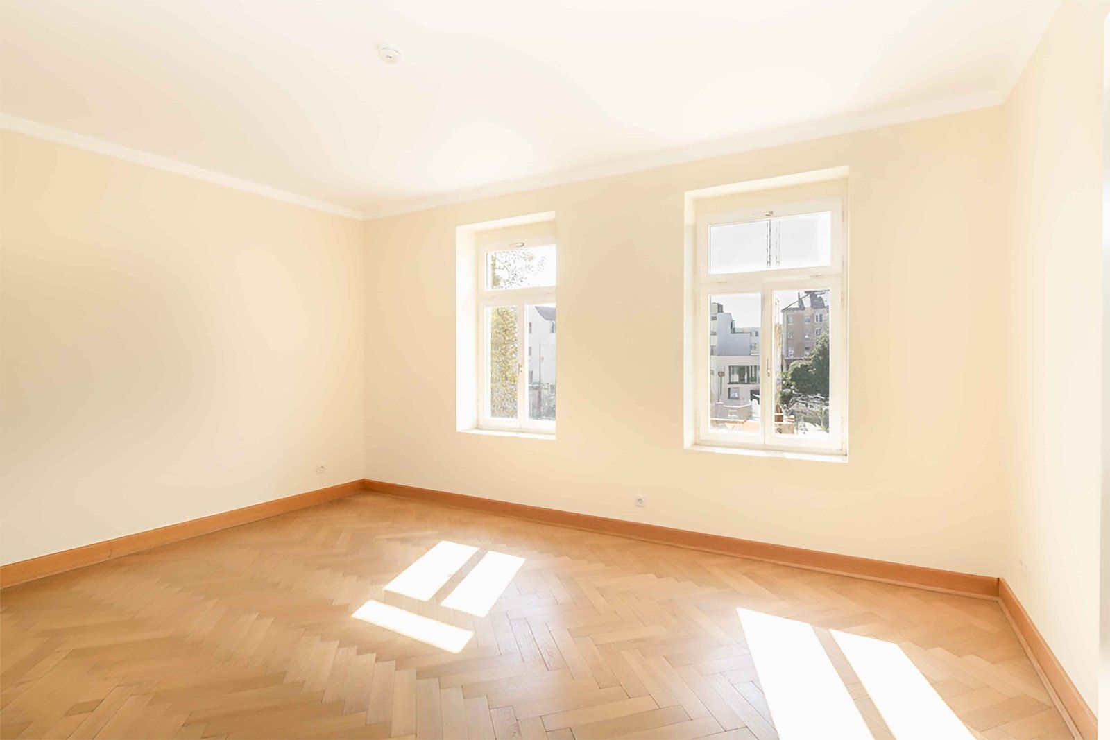 Wohnen auf höchstem Niveau: Exklusive Altbauwohnung in bester Innenstadtlage