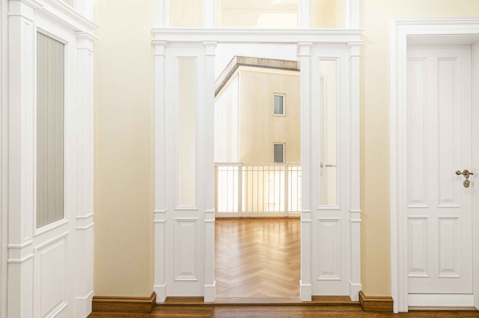 Wohnen auf höchstem Niveau: Exklusive Altbauwohnung in bester Innenstadtlage