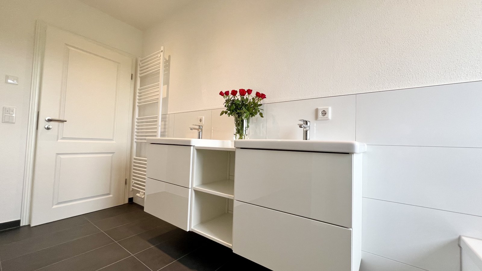 Doppelhaushälfte Bj. 2024, 5 Zimmer, EBK nahe Augsburg/Neusäß/Gersthofen/A8