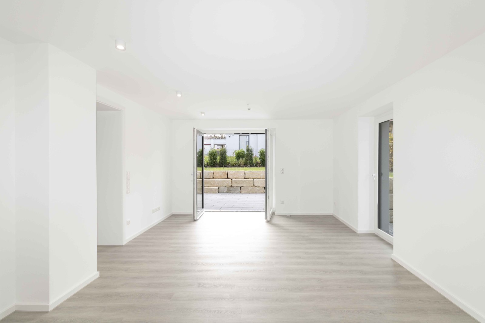 Moderne 5 ZKB Gartenwohnung mit 2 Terrassen - Neubaustandard KFW 55 - luxuriöse Ausstattung