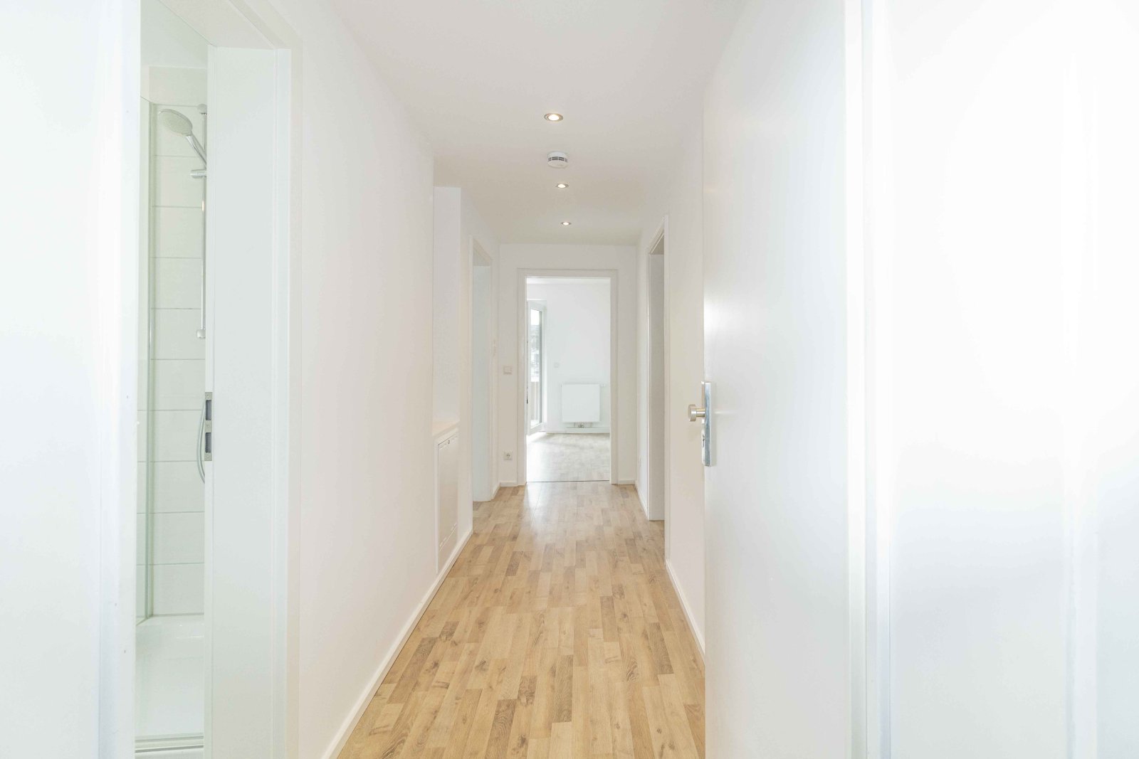 Moderne Mietwohnungen mit großen Balkonen/Garten/Terrassen - Neubaustandard KFW 55 - luxuriöse Ausstattung