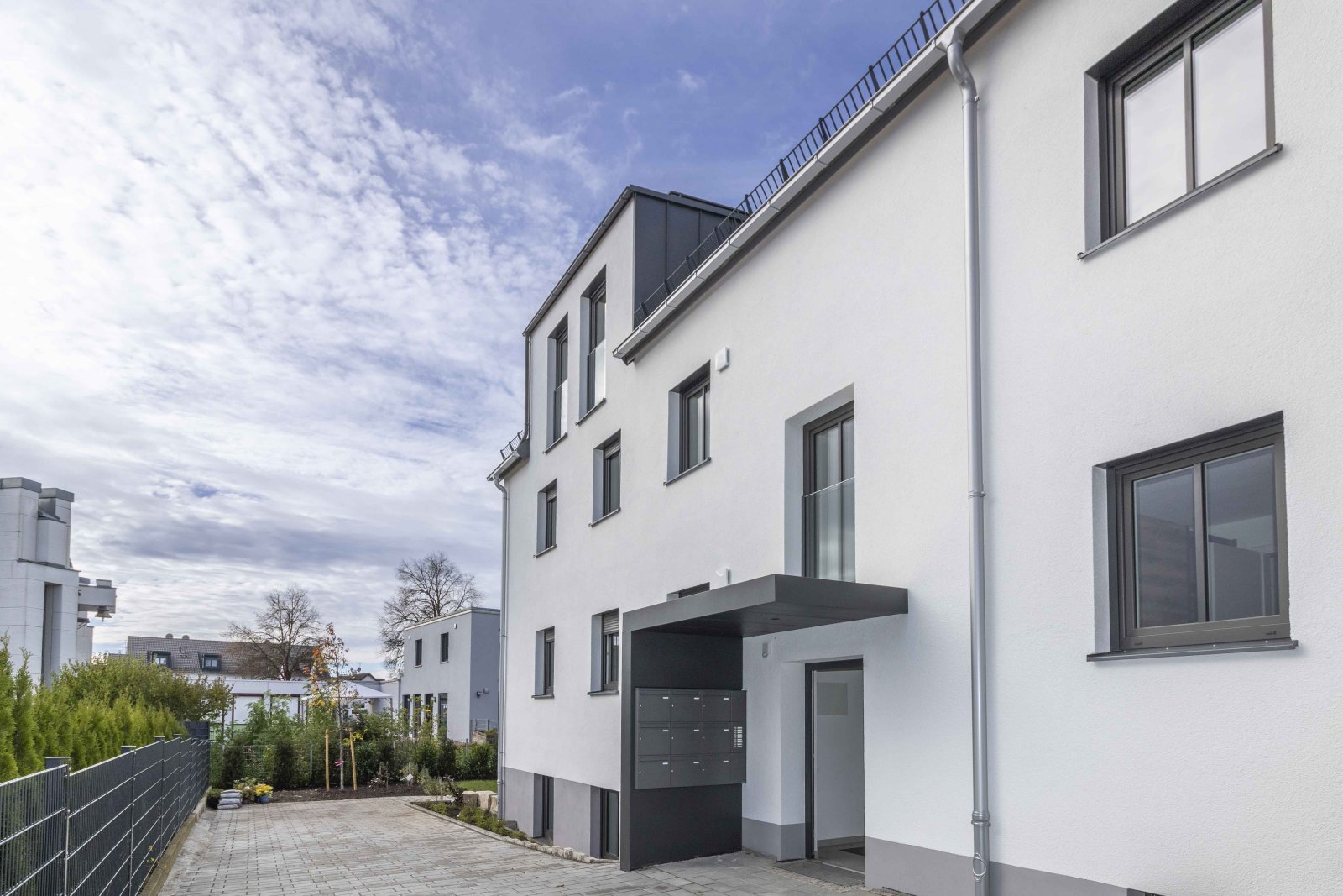 Moderne Mietwohnungen mit großen Balkonen/Garten/Terrassen - Neubaustandard KFW 55 - luxuriöse Ausstattung