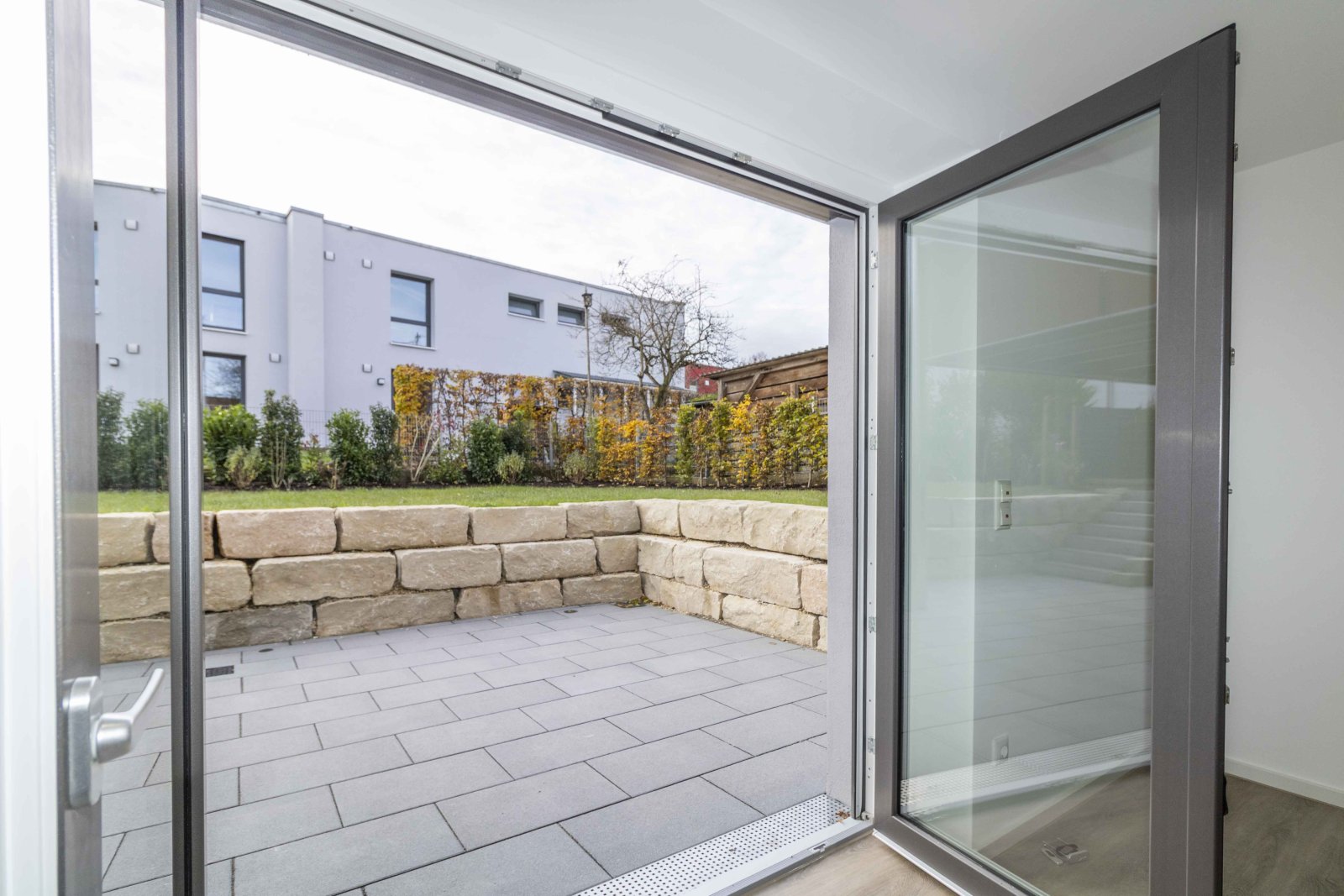 Moderne Mietwohnungen mit großen Balkonen/Garten/Terrassen - Neubaustandard KFW 55 - luxuriöse Ausstattung