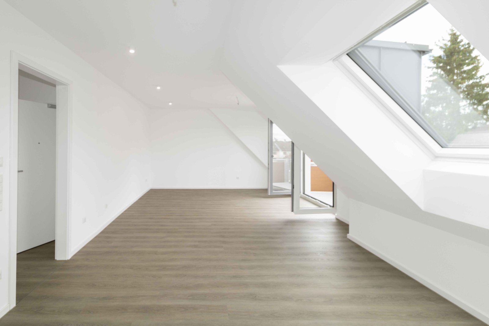 Moderne Mietwohnungen mit großen Balkonen/Garten/Terrassen - Neubaustandard KFW 55 - luxuriöse Ausstattung 