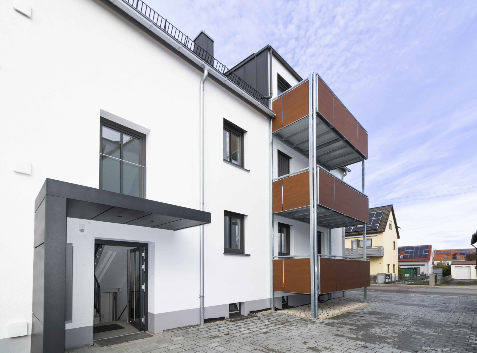 Moderne Mietwohnungen mit großen Balkonen/Garten/Terrassen - Neubaustandard KFW 55 - luxuriöse Ausstattung 