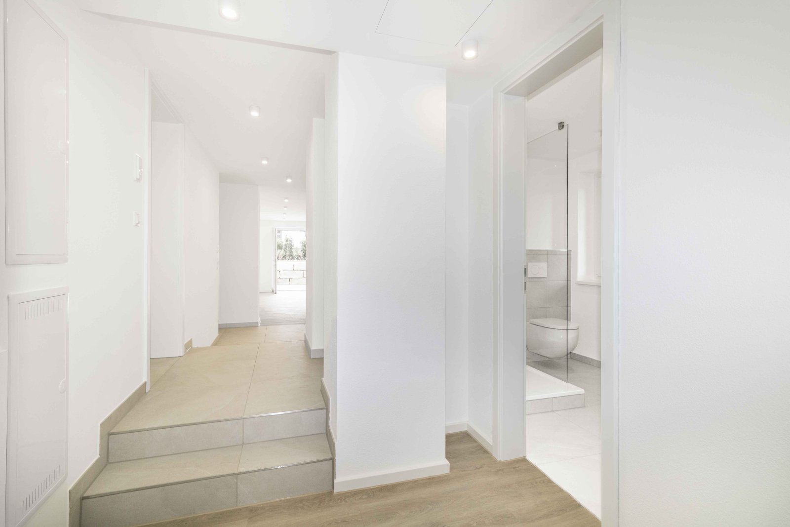 Moderne Mietwohnungen mit großen Balkonen/Garten/Terrassen - Neubaustandard KFW 55 - luxuriöse Ausstattung 