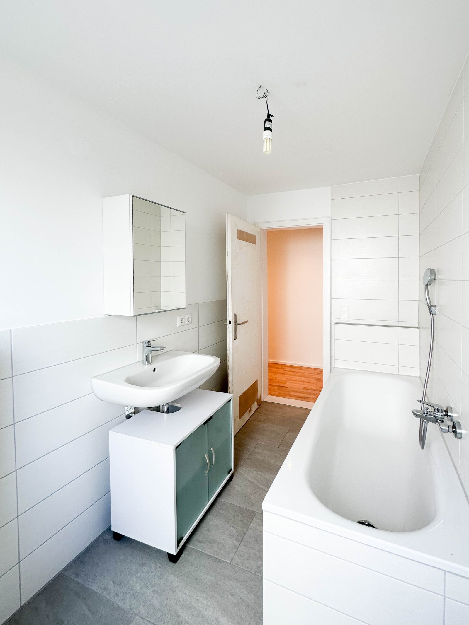 Moderne Mietwohnungen mit großen Balkonen/Garten/Terrassen - Neubaustandard KFW 55 - luxuriöse Ausstattung