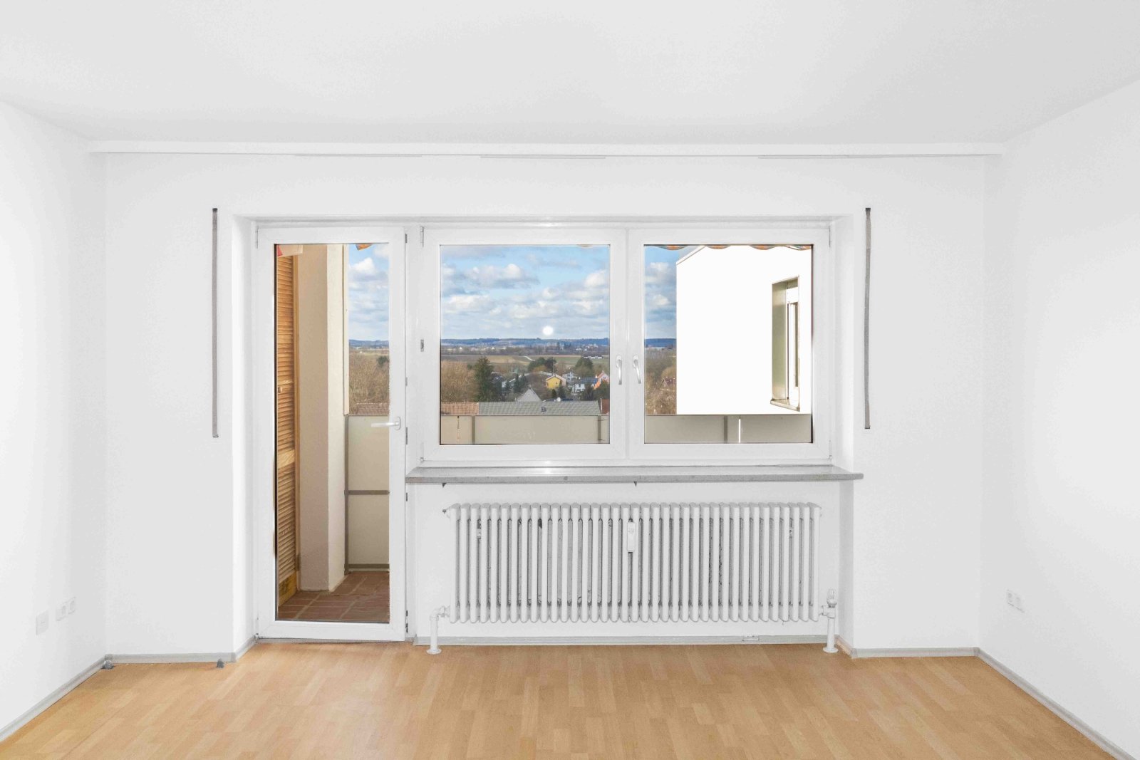 Für Eigenbezieher geeignet! Modernisiertes Gebäude / Energieeffizienz C - Lichtdurchflutete 3 ZKB mit Balkon und Fernblick