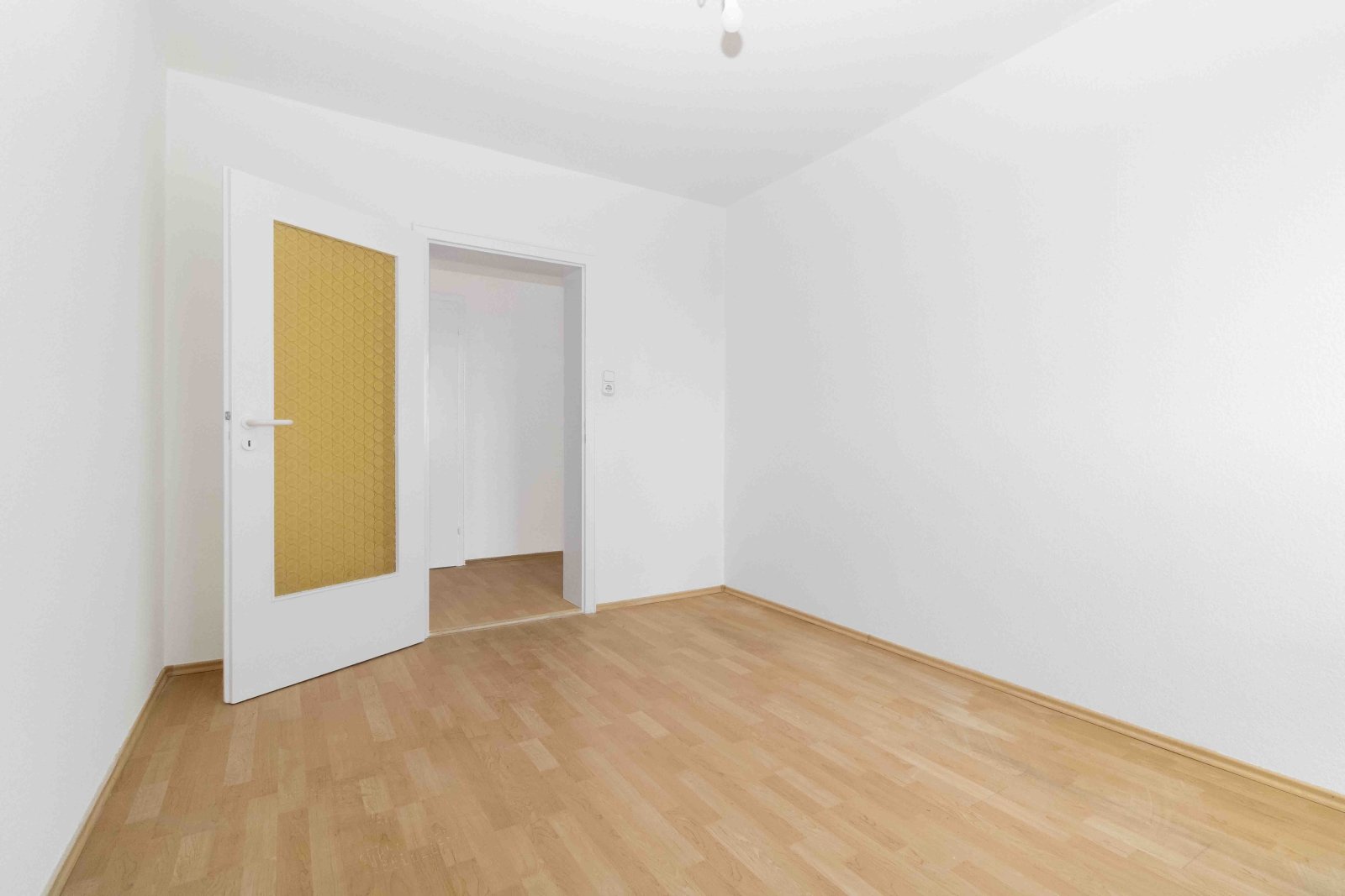 Für Eigenbezieher geeignet! Modernisiertes Gebäude / Energieeffizienz C - Lichtdurchflutete 3 ZKB mit Balkon und Fernblick