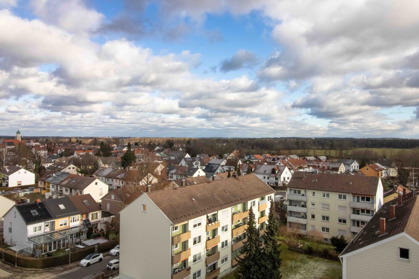 Für Eigenbezieher geeignet! Modernisiertes Gebäude / Energieeffizienz C - Lichtdurchflutete 3 ZKB mit Balkon und Fernblick