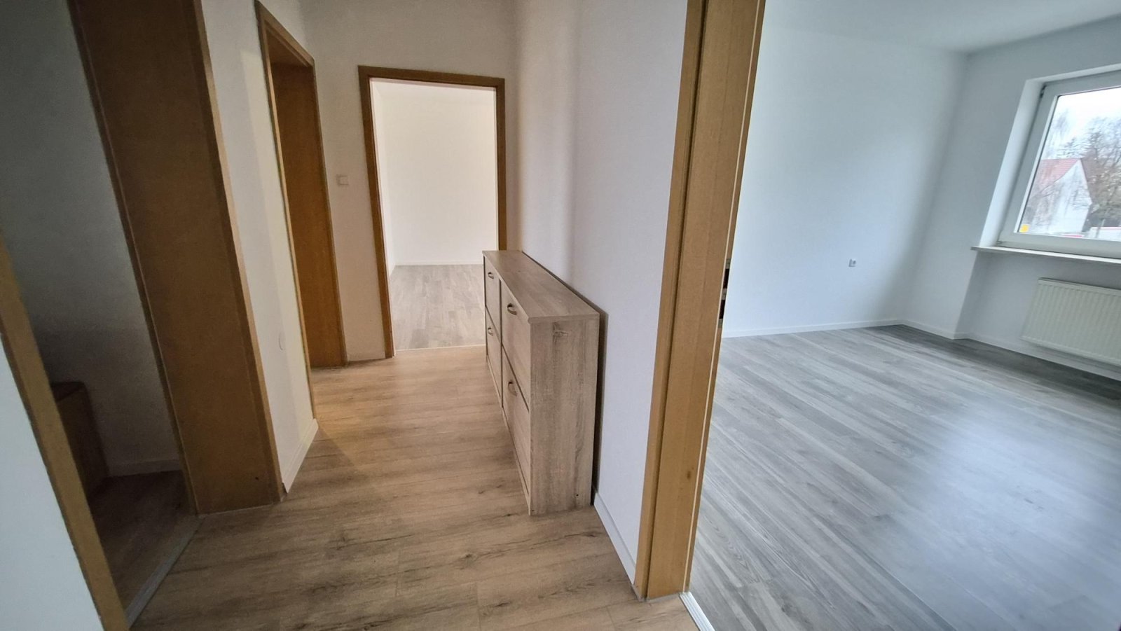 Schöne WG Wohnung 3 Zimmer, Wohnküche, Terrasse