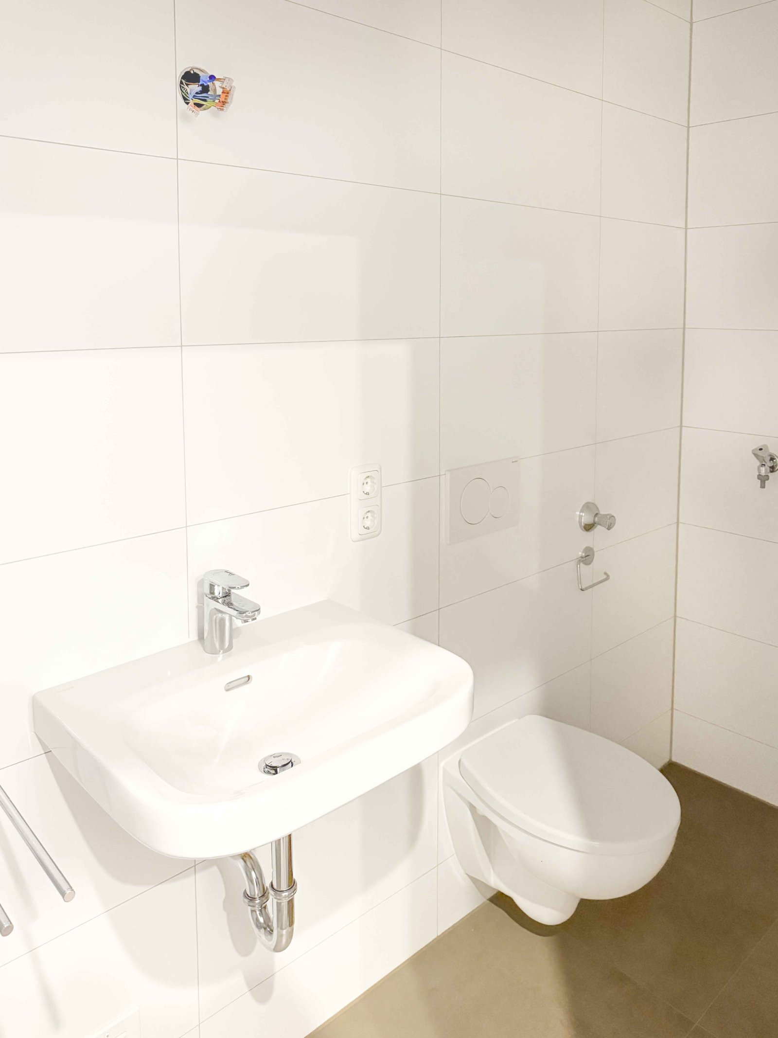 Anfragen bitte per E-mail: Frisch renovierte, moderne 2-Zimmer Terrassenwohnung in bester Innenstadtlage