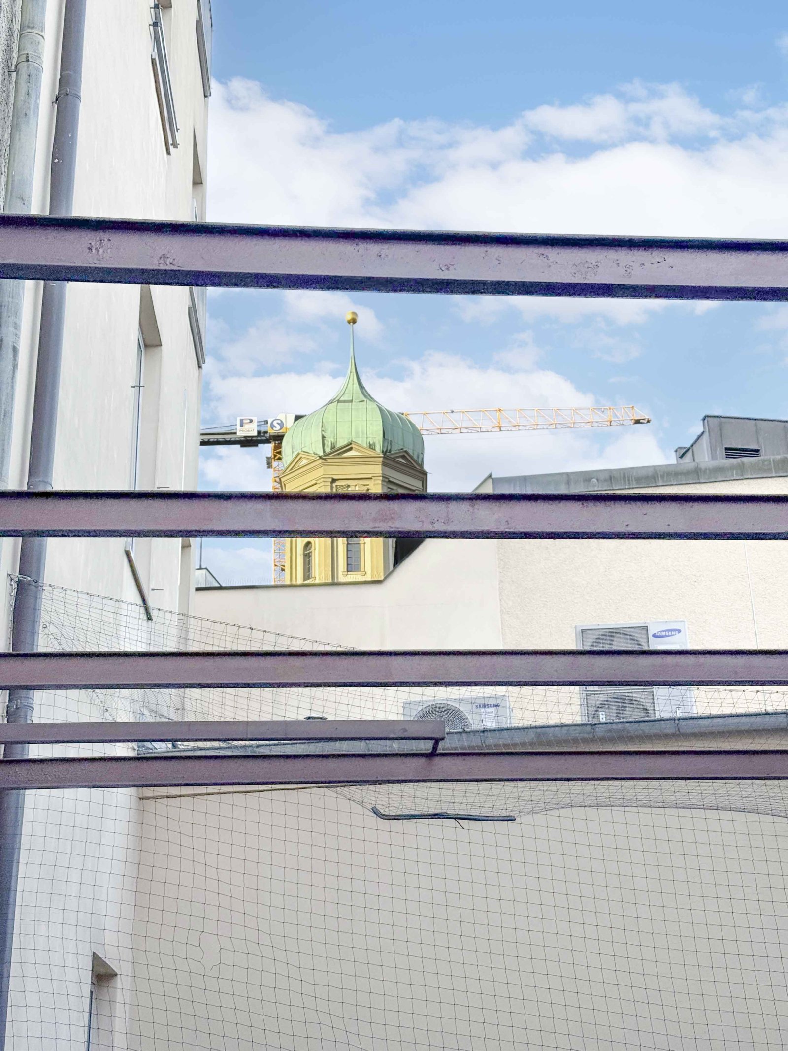 Anfragen bitte per E-mail: Frisch renovierte, moderne 2-Zimmer Terrassenwohnung in bester Innenstadtlage