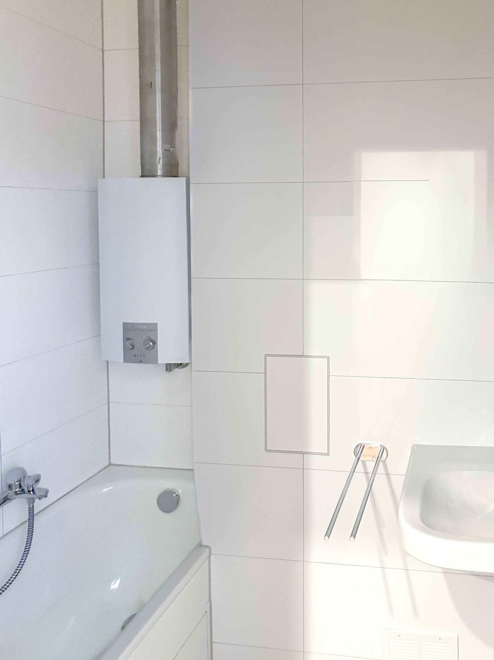 Anfragen bitte per E-mail: Frisch renovierte, moderne 2-Zimmer Terrassenwohnung in bester Innenstadtlage