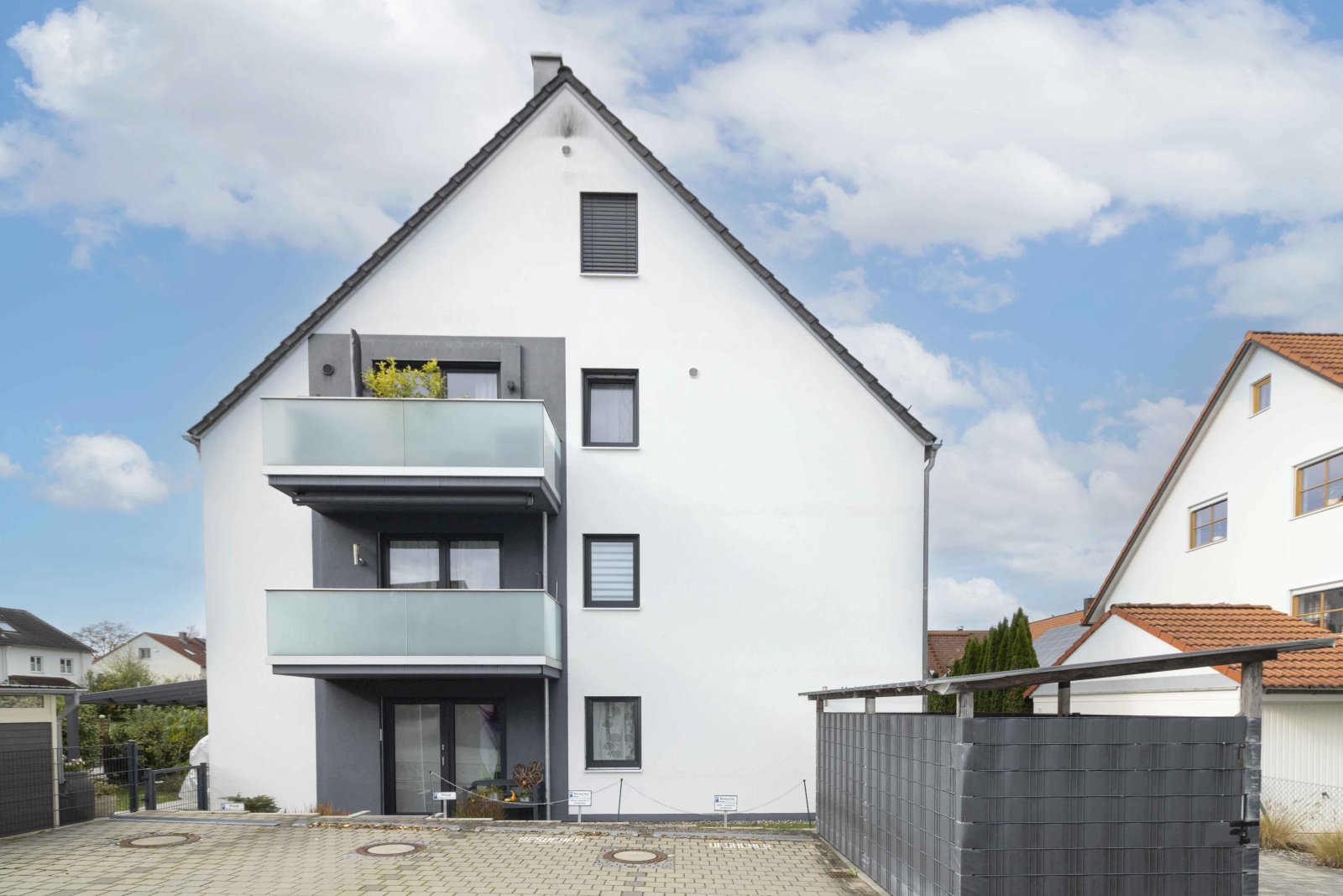 Moderne, helle 2 ZKB mit großem Balkon - ruhig gelegen!