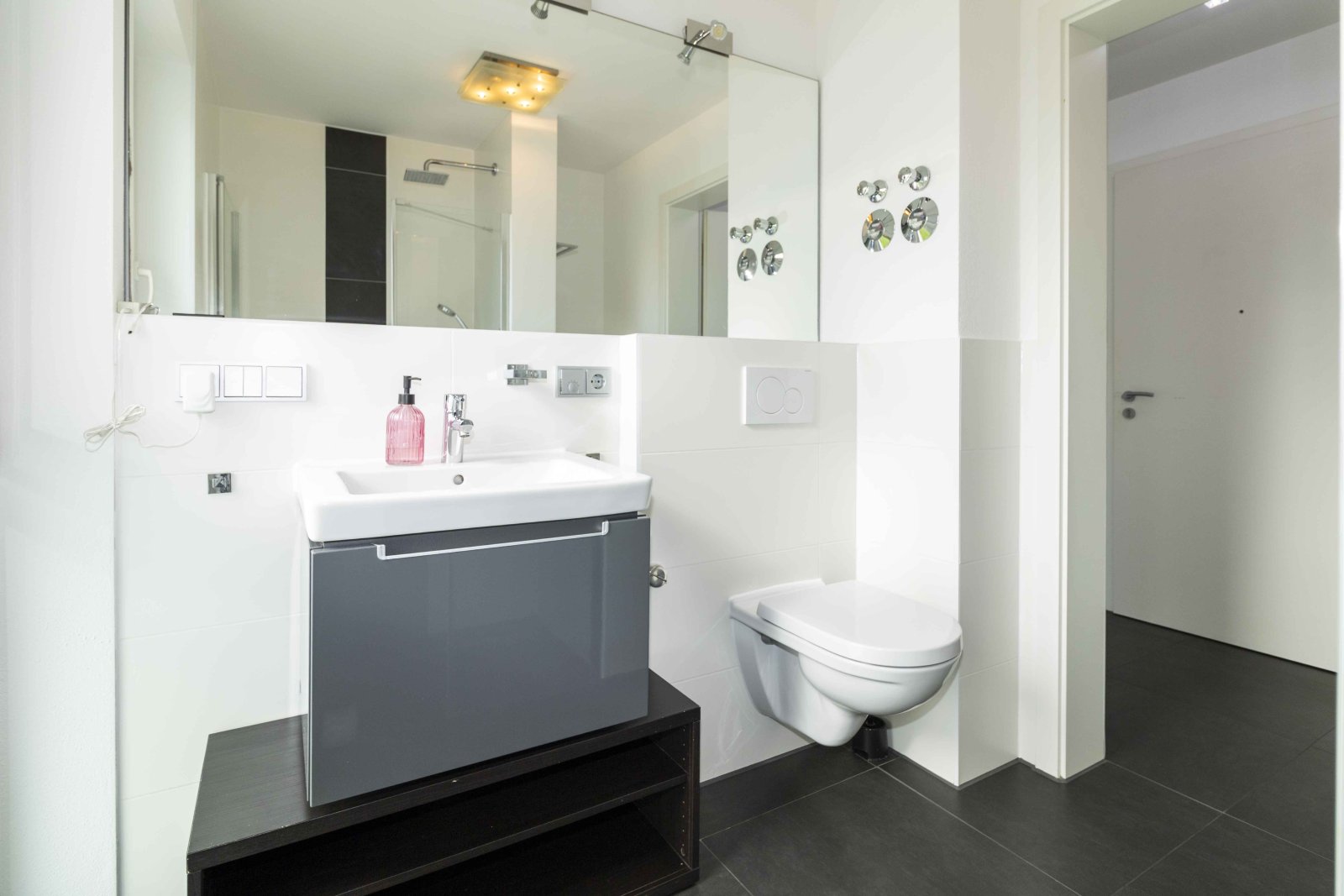 Moderne, helle 2 ZKB mit großem Balkon - ruhig gelegen!