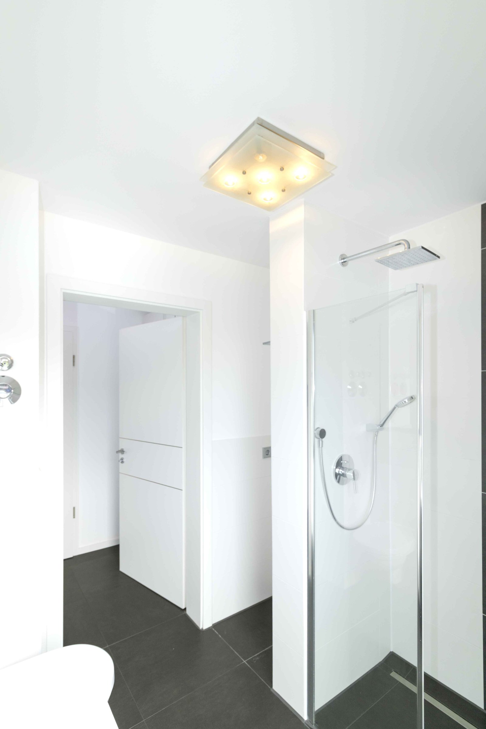 Moderne, helle 2 ZKB mit großem Balkon - ruhig gelegen!