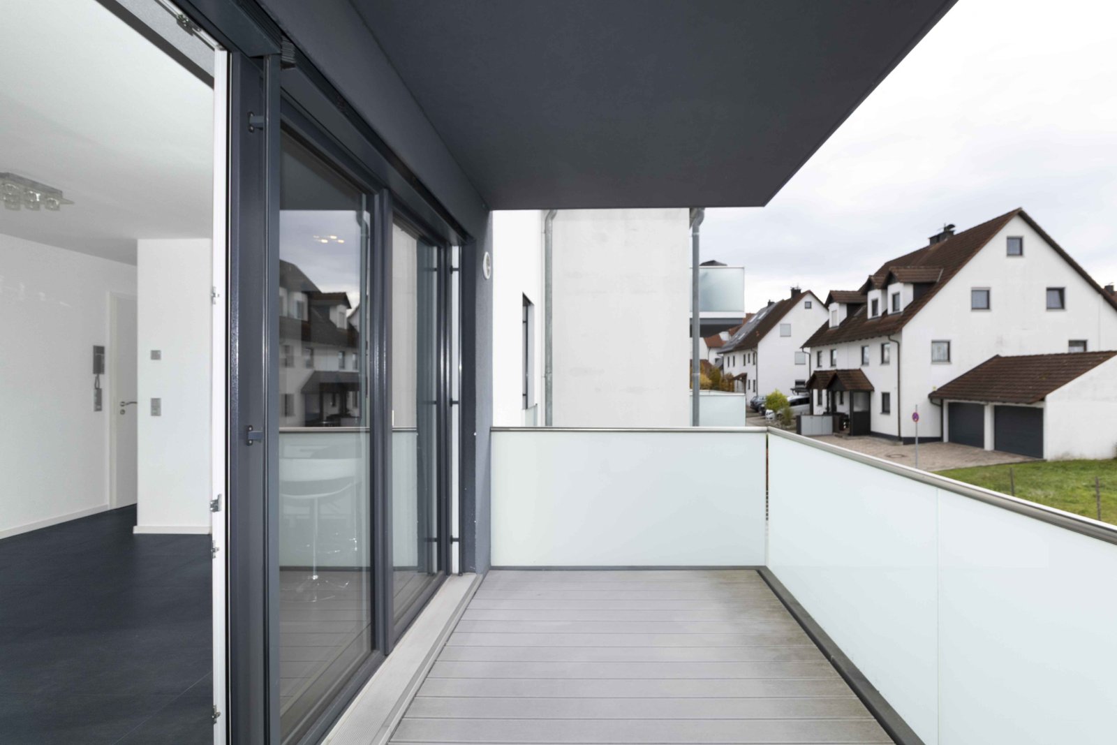 Moderne, helle 2 ZKB mit großem Balkon - ruhig gelegen!