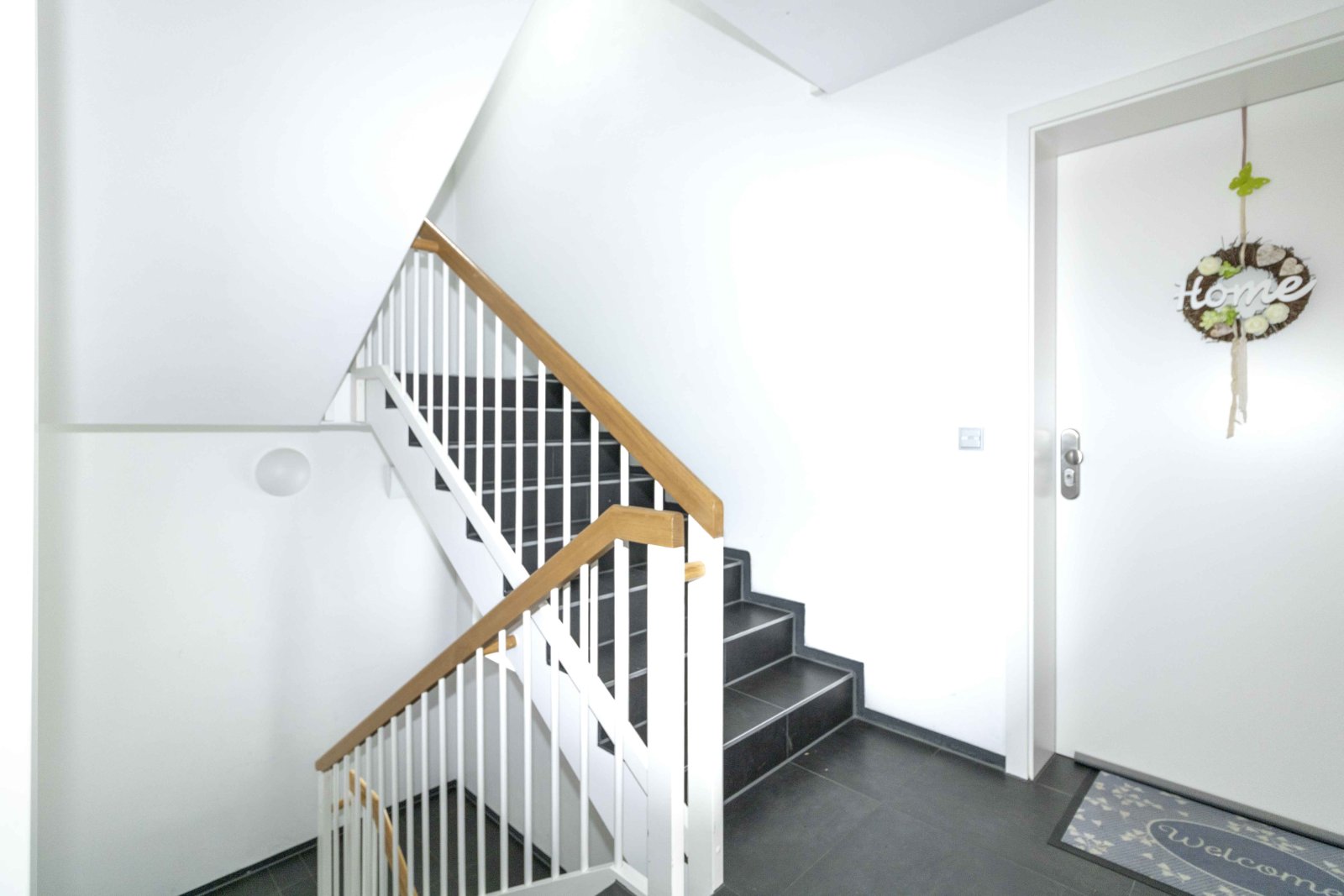 Moderne, helle 2 ZKB mit großem Balkon - ruhig gelegen!