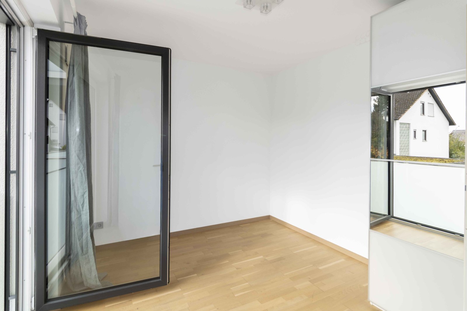 Moderne, helle 2 ZKB mit großem Balkon - ruhig gelegen!