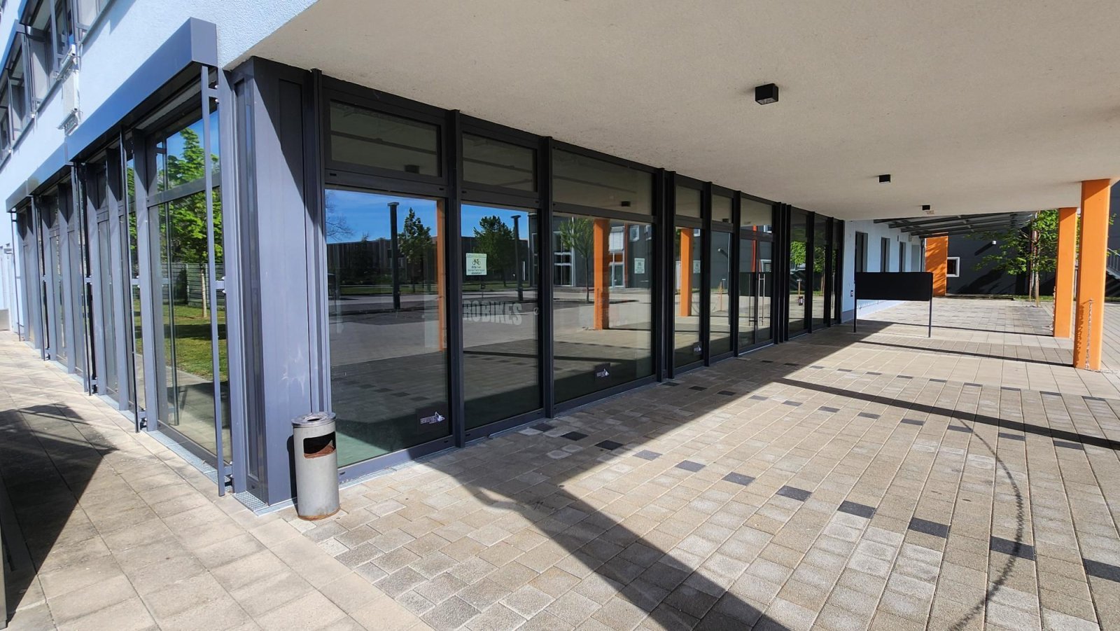 WESTPOINT Business Center: Ausstellungs, Lager oder Werkstattflächen im Sheridan-Gewerbepark!