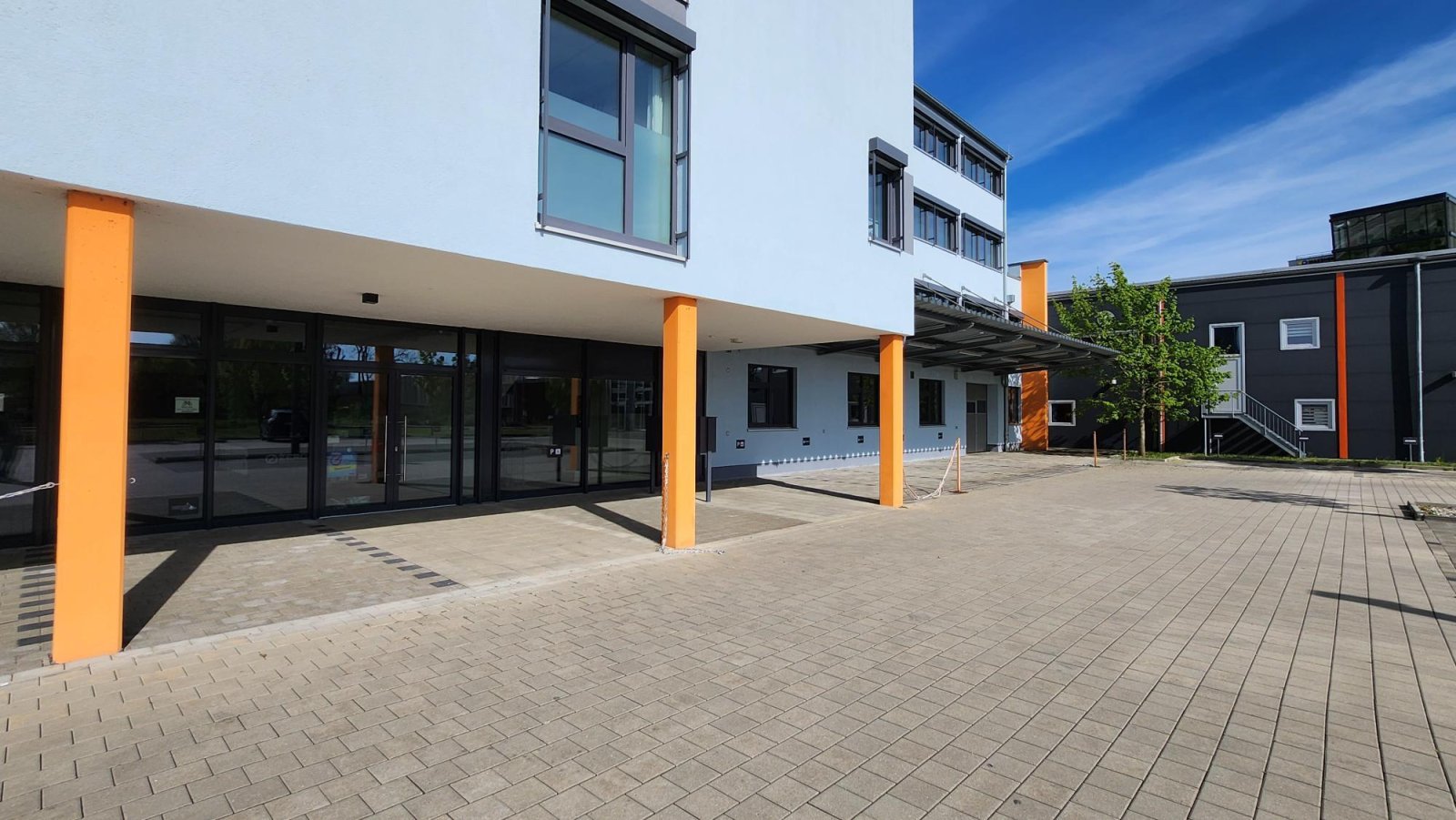 WESTPOINT Business Center: Ausstellungs, Lager oder Werkstattflächen im Sheridan-Gewerbepark!