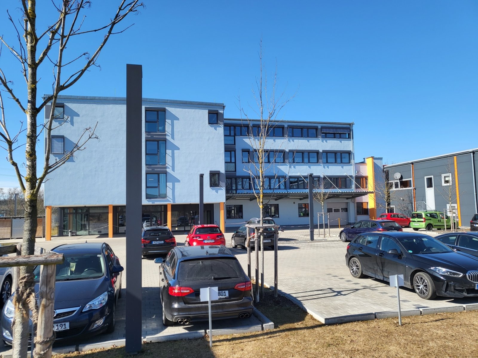 WESTPOINT Business Center: Ausstellungs, Lager oder Werkstattflächen im Sheridan-Gewerbepark!