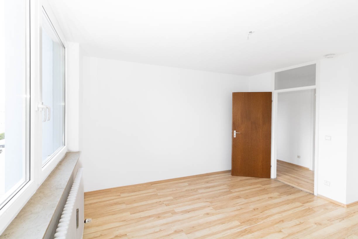 Für 2 Jahre zur Vermietung befristet! Möbel auf Anfrage - Attraktive Citywohnung mit Balkon, neue Fernwärme Hz, Vollwärmeschutz, in bester Wohnlage!