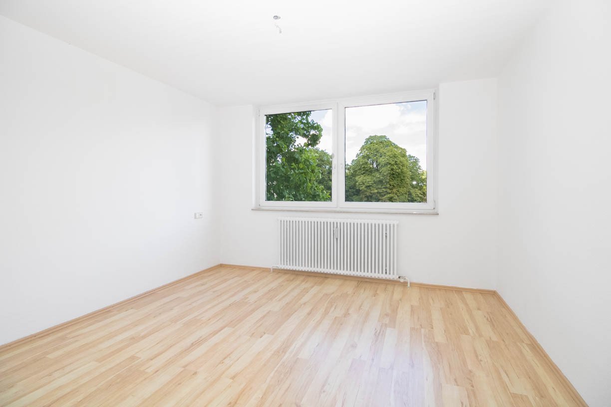 Für 2 Jahre zur Vermietung befristet! Möbel auf Anfrage - Attraktive Citywohnung mit Balkon, neue Fernwärme Hz, Vollwärmeschutz, in bester Wohnlage!