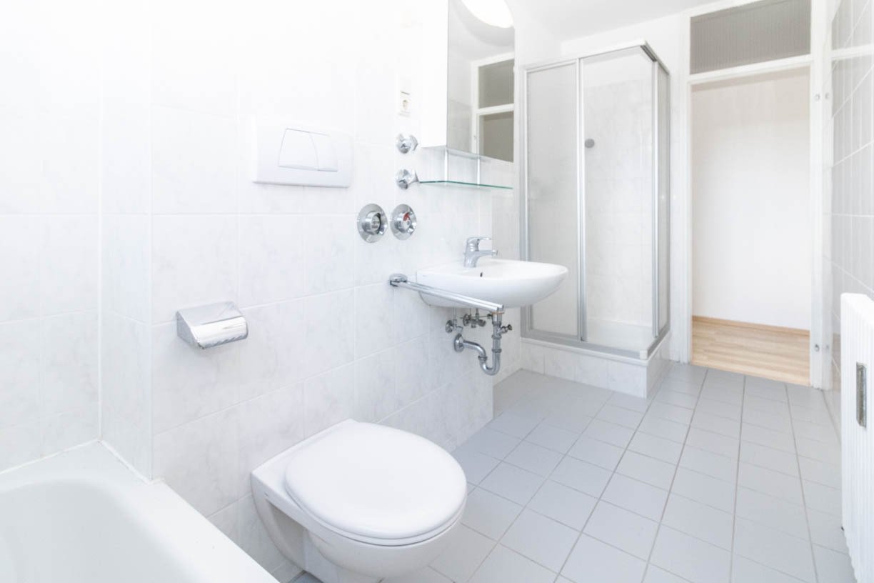 Für 2 Jahre zur Vermietung befristet! Möbel auf Anfrage - Attraktive Citywohnung mit Balkon, neue Fernwärme Hz, Vollwärmeschutz, in bester Wohnlage!